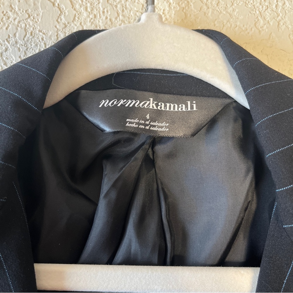 Norma Kamali Classic Timeless Black W Blue Pinstripe Single Button Blazer SZ 4 - Picture 3 of 11